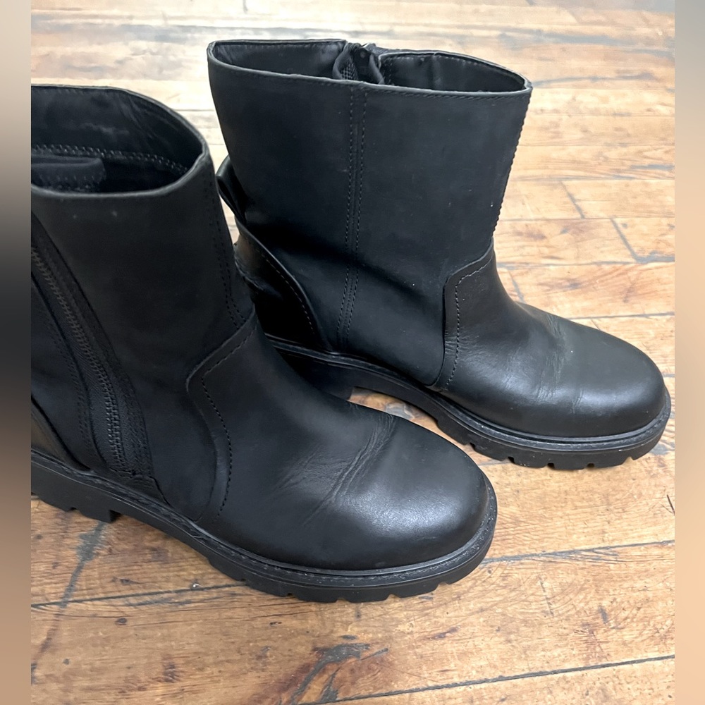 UGG - Leather and Suede waterproof zip boots